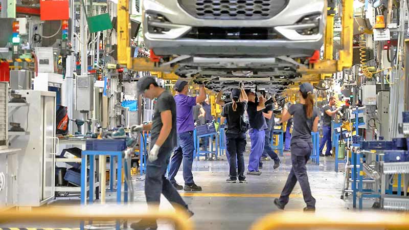Empresarios aseguran inversión para instalar industria de baterías en México