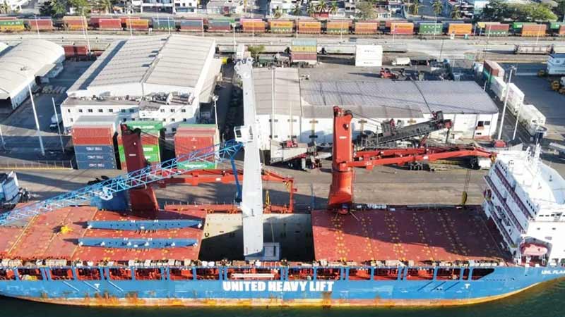 Terminal de Hutchison Ports en Manzanillo recibe su nueva grúa móvil