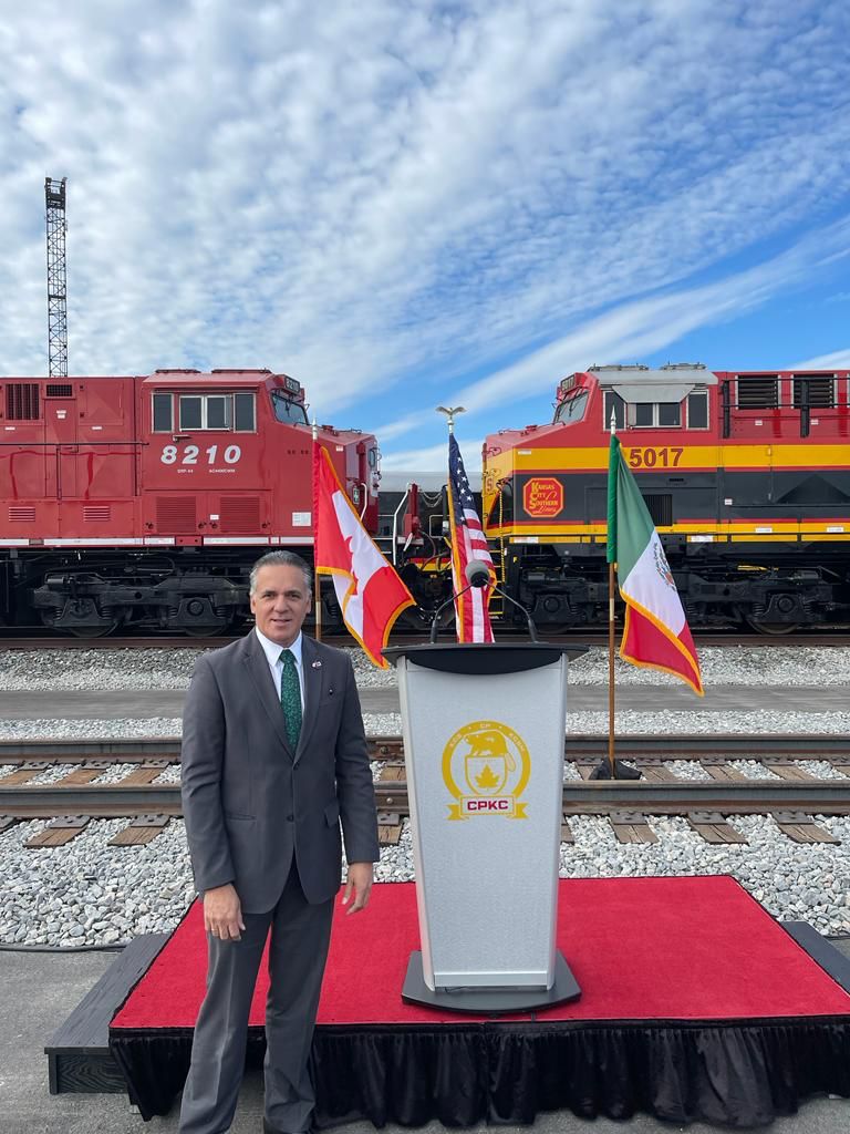 Fusión de Canadian Pacific y Kansas City Southern impulsará el crecimiento del Puerto de Lázaro Cárdenas.